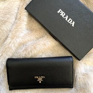 SOLD Prada saffiano wallet